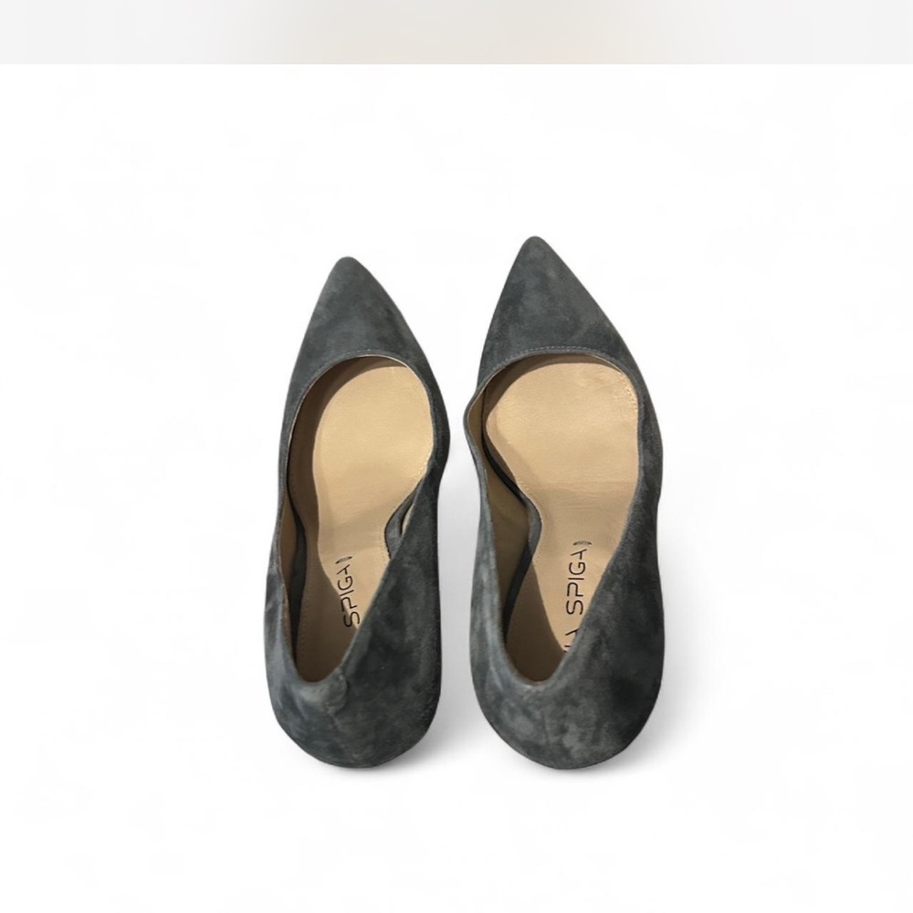 Classic Pointed-Toe Women’s Flats in Dark Gray